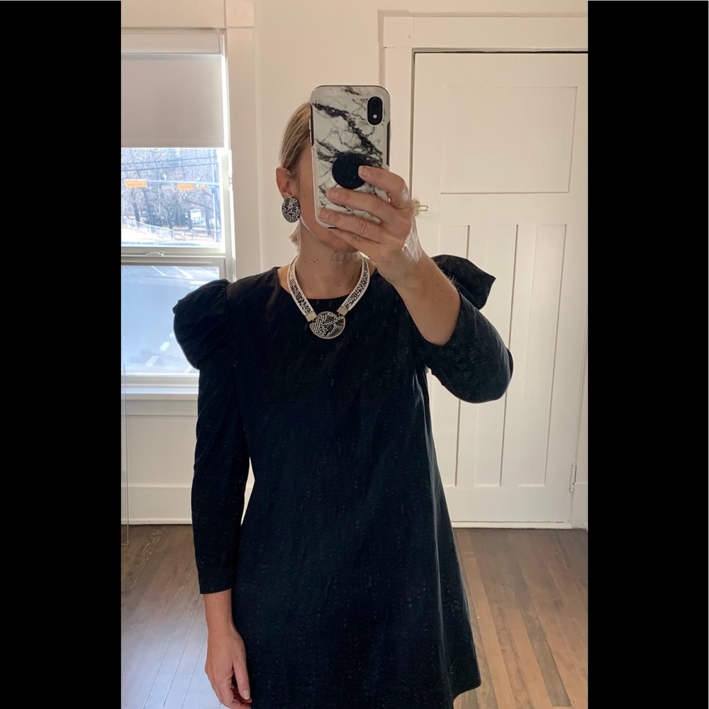 Black dress, puffed sleeves and vintage jewellery - Picture 3 of 5